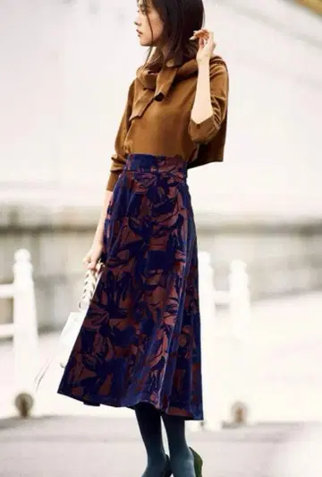 JUSGLITTY 플라워 자카드 스커트 저스길리티