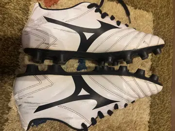 미즈노 축구화 화이트 블랙