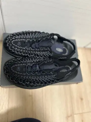 KEEN 뜨개질 디자인 샌들 블랙