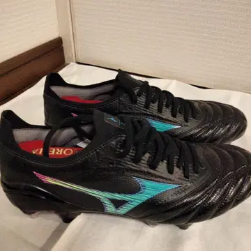 미즈노 모렐리아 축구화 블랙/블루/핑크