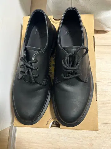 Dr. Martens 블랙 레이스업 슈즈