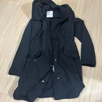 MONCLER 블랙 자켓 후드 부착