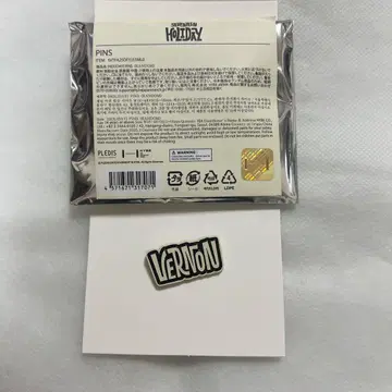 SEVENTEEN HOLIDAY 핀 배지 버논