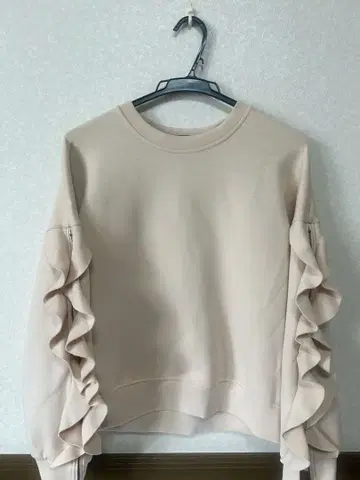 QUEENS COURT 프릴 지퍼 맨투맨