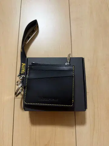 Dr. Martens/닥터마틴 카드 홀더