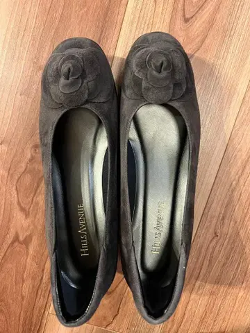 [ 새상품 ] HILL AVENUE 다크 그레이 스웨이드 펌프스 23cm