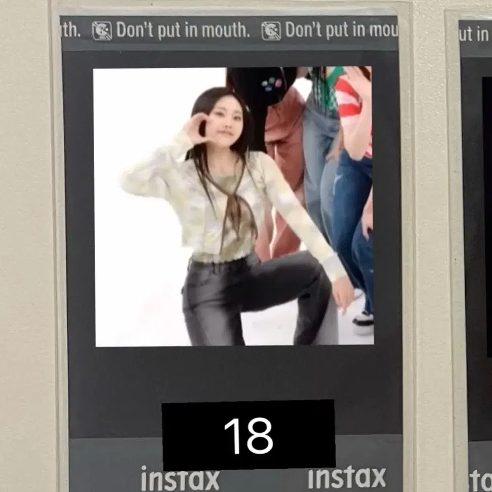 Billlie haram sign polaroid on Bunjang Global Site.