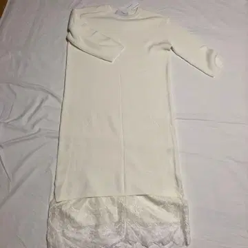 가격 인하! Tateossian 화이트 니트 원피스 레이스 밑단 포함