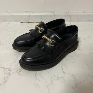 Dr.Martens 블랙 프린지 로퍼
