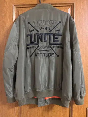 CANDY STRIPPER MA-1 자켓 올리브 그린