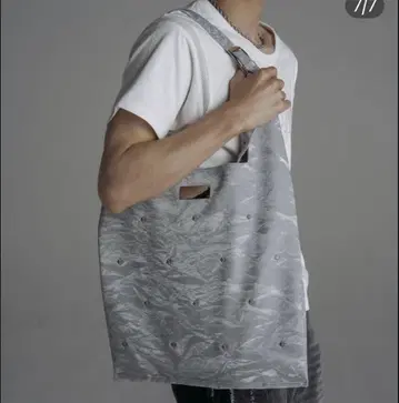 jent louis studded tote bag