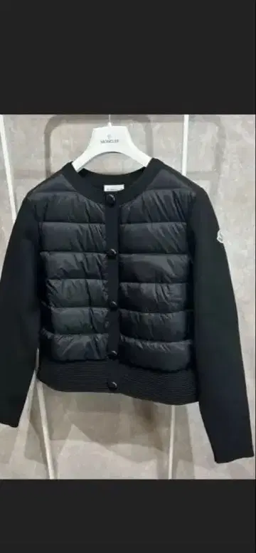 MONCLER 블랙 숏 기장 이소재 다운 자켓