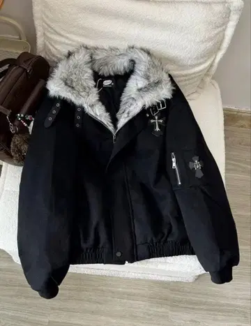 퍼 달린 블랙 다운 자켓 Y2K 그런지