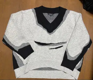 xander zhou 24aw V넥 니트