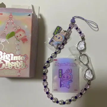 Big into Energy Phone Charm 러브브 팝마트