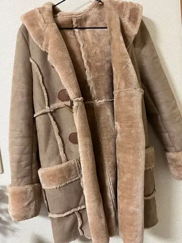 베이지 무스탕 코트 후드 부착