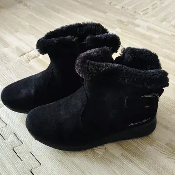 Hawkins Sport 블랙 퍼 부츠