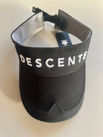 미사용 새상품 택 포함 데상트 DESCENTE 선바이저 블랙