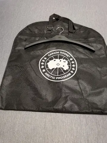 Canada Goose 가먼트 백 블랙, 옷걸이 포함