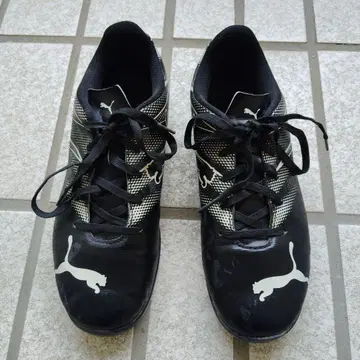 [ 당일 배송 ] [ 24.5cm ] PUMA 축구화 블랙/화이트