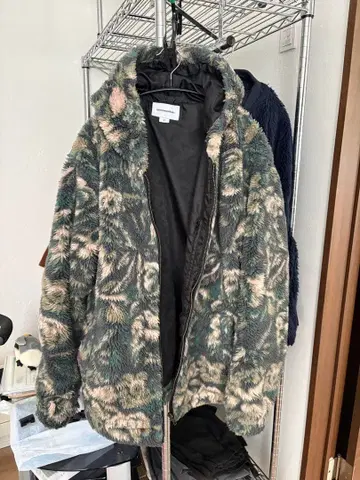 thisisneverthat 플로럴 퍼 자켓