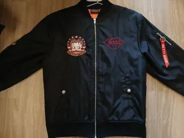 [ 캐릭터 자수 ] Betty Boop MA-1 플라이트 자켓 블랙