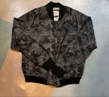 ASHLEY OUTERWEAR 카모 패턴 점퍼 구제 의류 ma-1