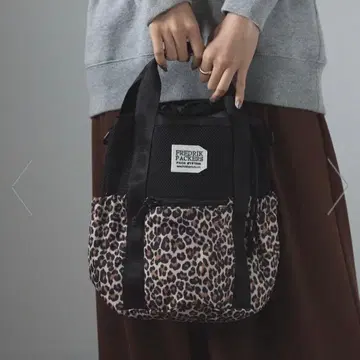 프레드릭 패커스 숄더백 레오파드