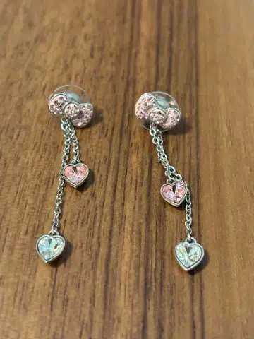 스와로브스키 헬로키티 콜라보 귀걸이