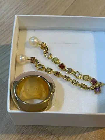 스텔라 할리우드 카미사키 메구미 콜라보 귀걸이, 반지