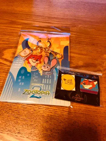 미개봉 새상품 도쿄 바나나 주토피아 닉 키링 & 핀 배지