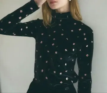 FLOWER VELOR TOPS (플라워 벨로아 상의)