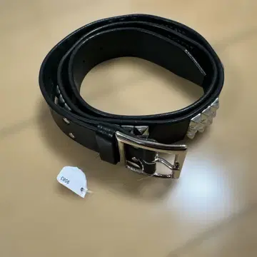 스터드 장식 블랙 가죽 벨트