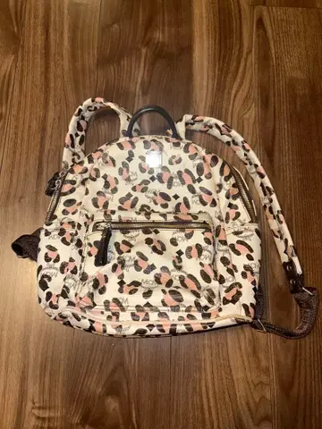 MCM 레오파드 무늬 베이지 미니 백팩