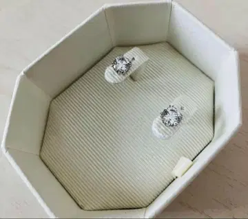 스와로브스키 Swarovski Stilla 라운드컷 스터드 귀걸이