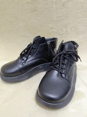 블랙 지퍼 워크 부츠