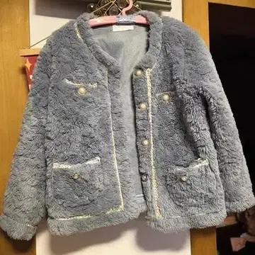 플리스 소재 파란색 무스탕 코트