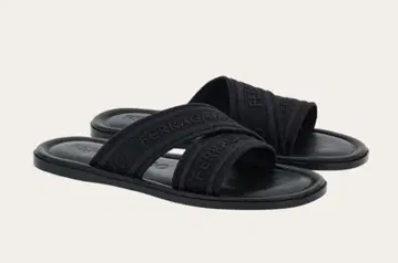 Ferragamo 블랙 슬라이드 샌들