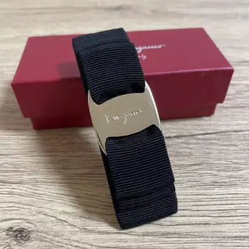 새상품급 페라가모 머리핀 리본 바라 블랙 골드