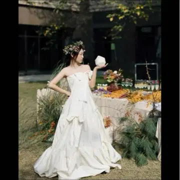 베어탑 웨딩 드레스 화이트 웨딩 드레스 티어드 디자인