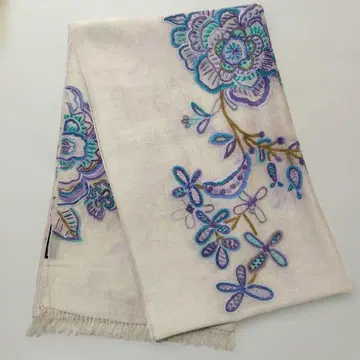 타라 블랑카 스톨 꽃무늬 자수 프린지 부착