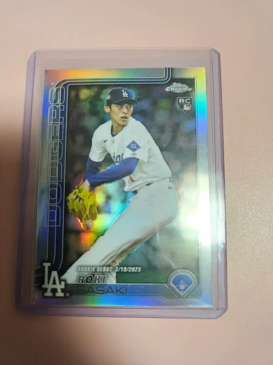 사사키 로키 2025 Topps Chrome 리플렉터 루키 카드