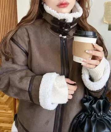 브라운 스웨이드풍 보아 무스탕 코트