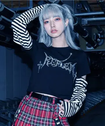 REFLEM 큐빅 오픈 슬리브 티셔츠