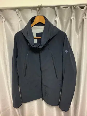 데상트 올마인드 클레어스 하드쉘 자켓