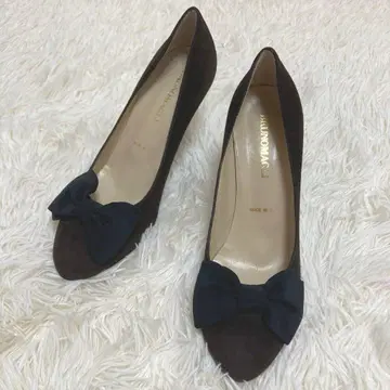 새상품급 BRUNOMAGLI 리본 스웨이드 다크 브라운 펌프스