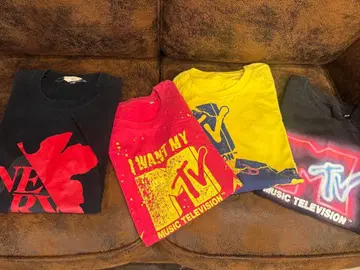 MTV 티셔츠 3개, 에반게리온 티셔츠 1개
