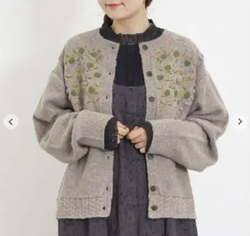 [ 마카베 앨리스 Samansa Mos2 ] 과일 패턴 자수 가디건 모카