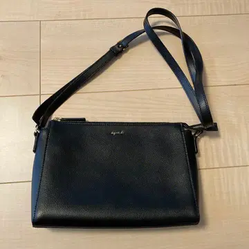 agnes b. 블랙 가죽 숄더백