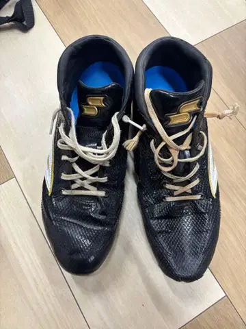 스파이크 블랙 메쉬 소재 프로야구